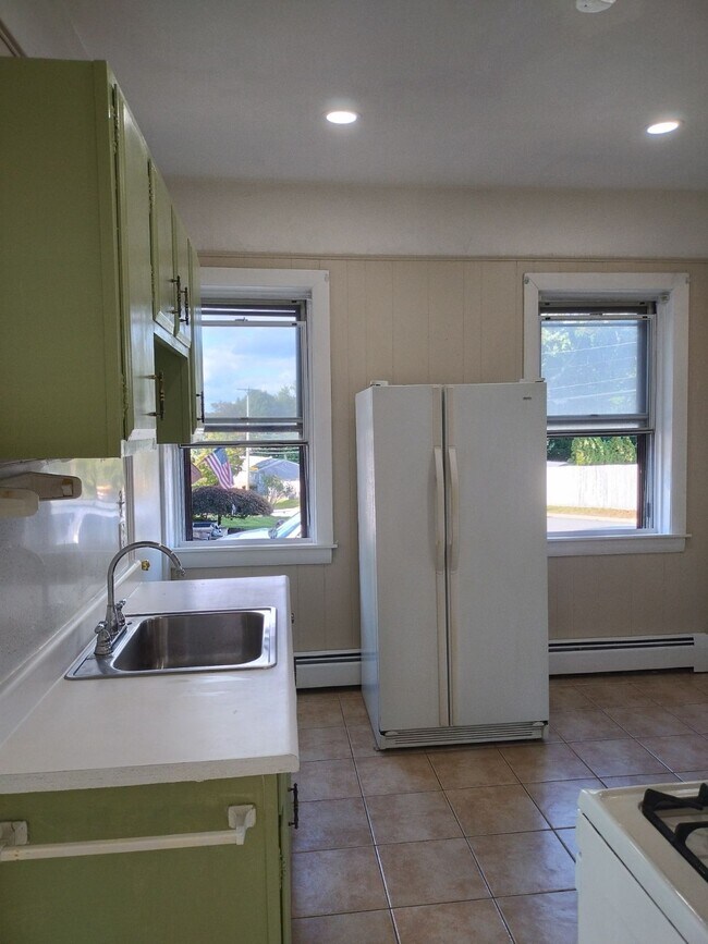 Building Photo - 47 Yeoman Ave