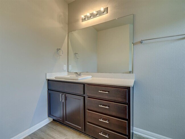 Building Photo - 2028 Birkby Ct