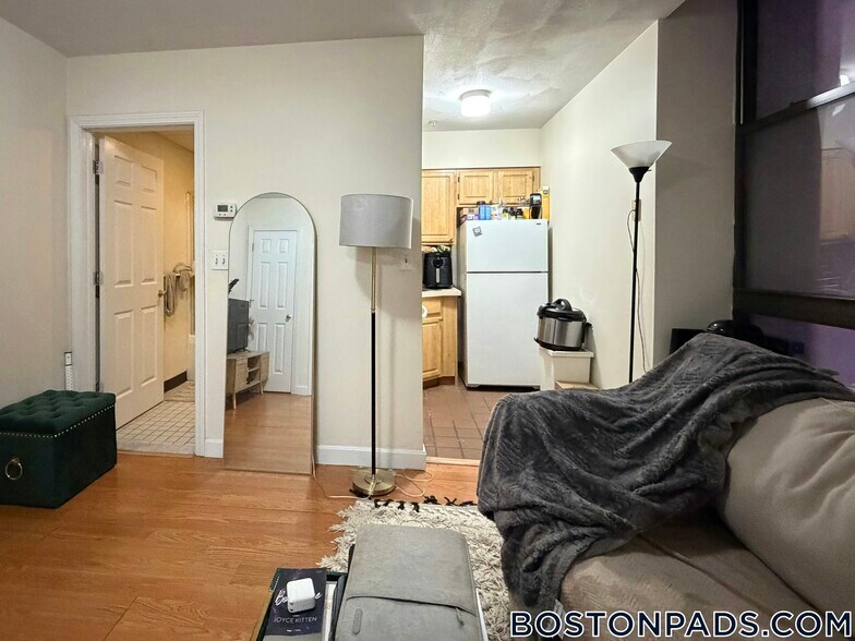 Building Photo - 81 Essex St