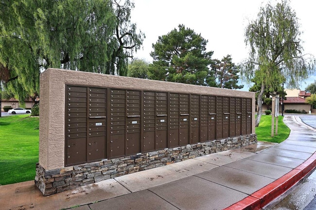 Building Photo - 8625 E Belleview Pl