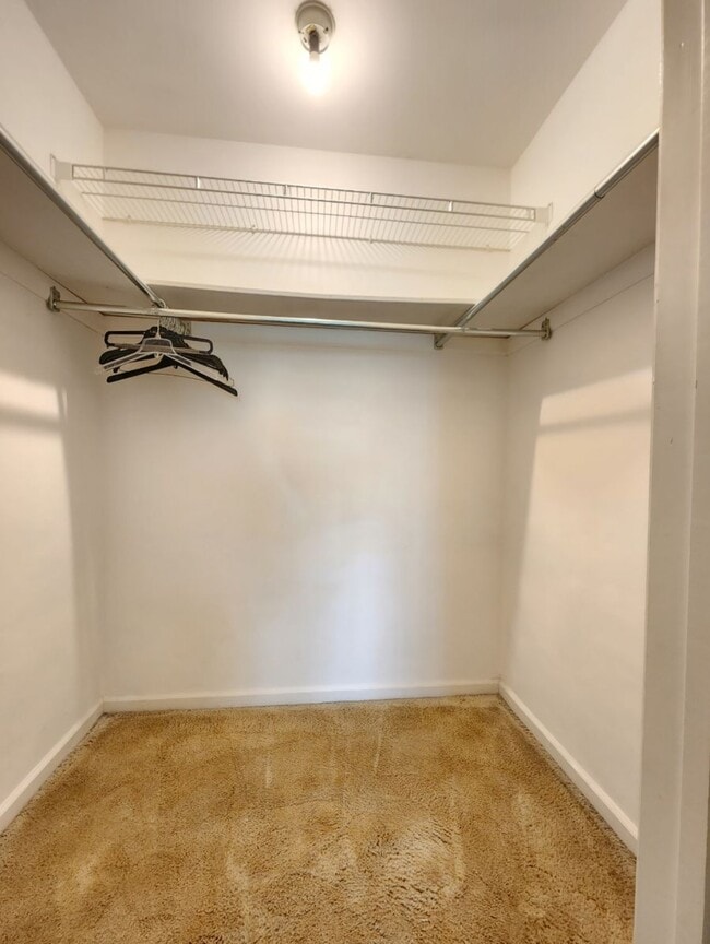 Building Photo - 184 Ridgeview St