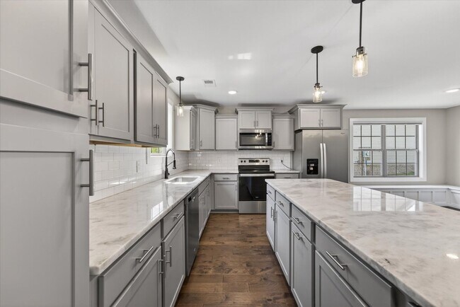 Building Photo - Pet Friendly Three Bedroom!