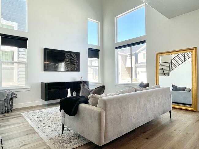 Building Photo - Modern Townhome at North Pointe Village!
