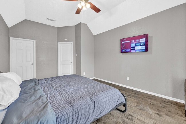 Building Photo - 4510 Beechcraft St