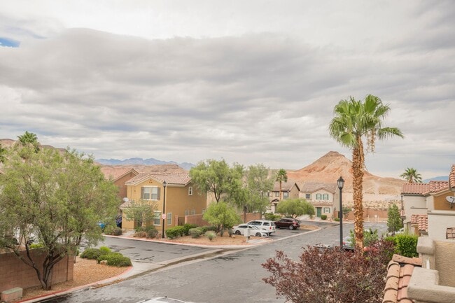 Building Photo - 3 Bedroom, 2.5 Bath Two Story Home in Sout...