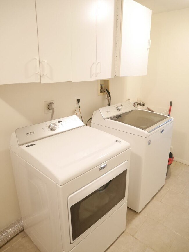 Building Photo - Beautiful 4-Bedroom Home with Finished Basement & Large Yard- Sykesville, MD