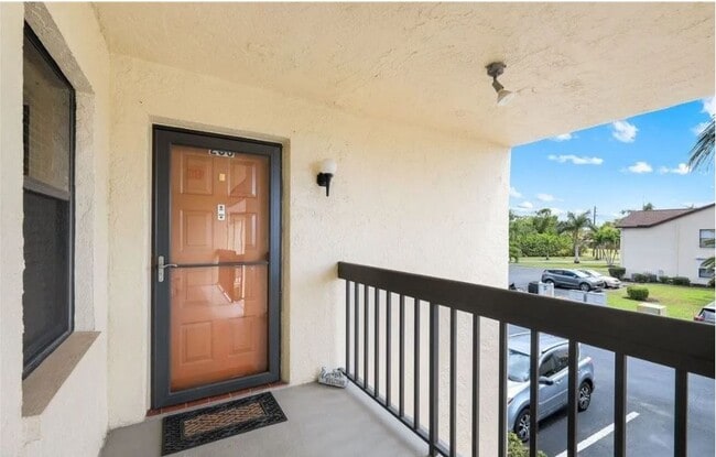 Building Photo - 9270 Lake Park Dr