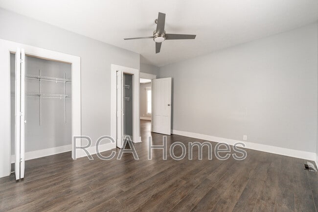 Building Photo - 1211 E Hanna Ave