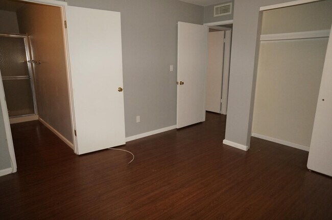 Building Photo - 2139 W Enid Ave