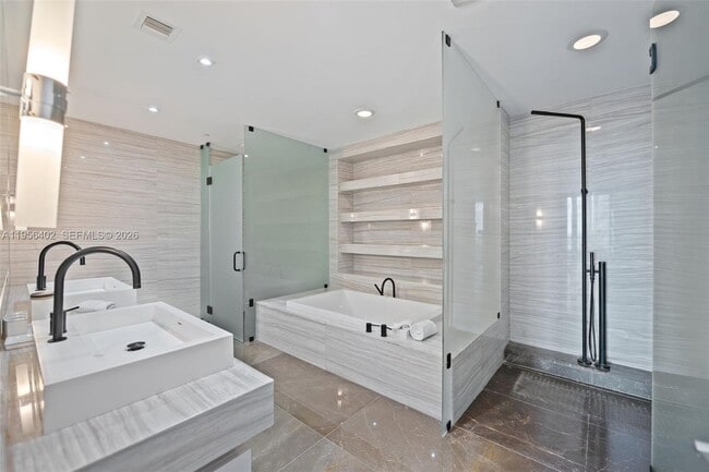 Building Photo - 2200 N Ocean Blvd