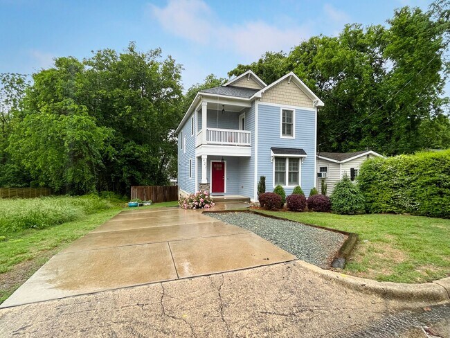 Building Photo - Exceptional 3BD, 2.5BA Downtown Raleigh House with Large Fenced Backyard