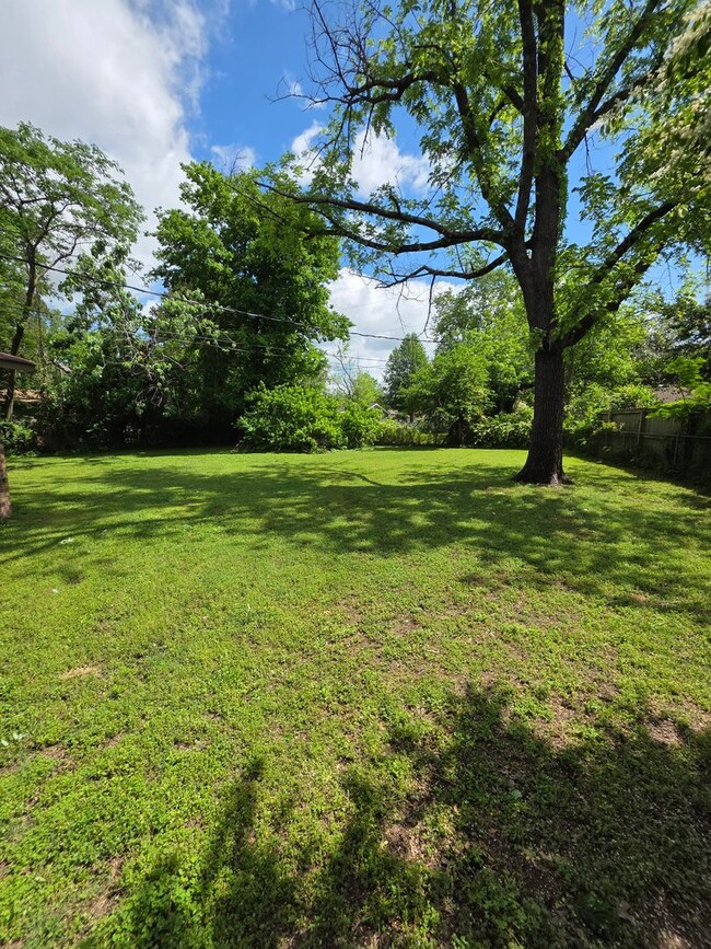 Building Photo - 111 Yelco Dr