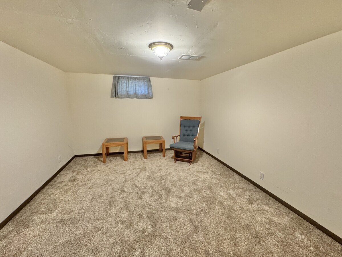 Building Photo - 1798 Chateau Dr