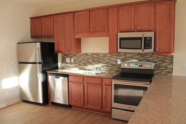 Building Photo - Contemporary 3BD/3.5 BA townhome available near NCSU – Furnished or Unfurnished option offered!