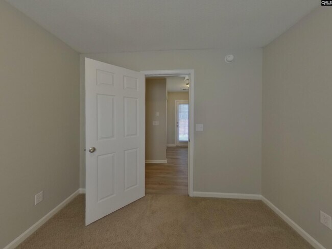Building Photo - 226 Blazer Dr