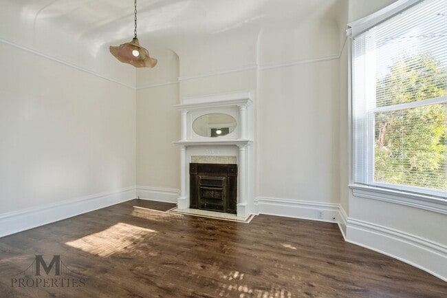 Building Photo - Updated Edwardian Style Noe Valley Flat - ...