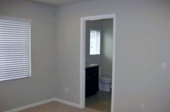 Building Photo - Spacious 3-Bedroom, 2.5-Bath Townhome in S...