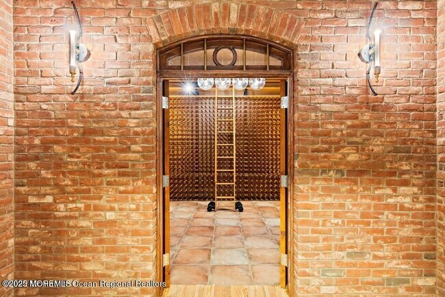 Building Photo - 18 Sheraton Ln