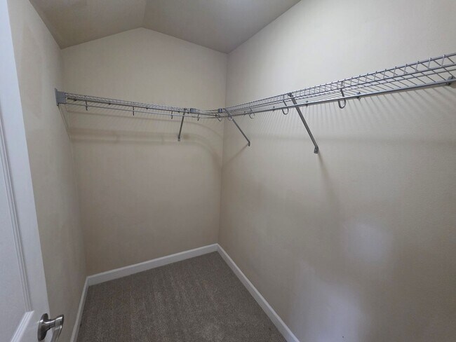 Building Photo - Wonderful Duplex in Eagle Ridge