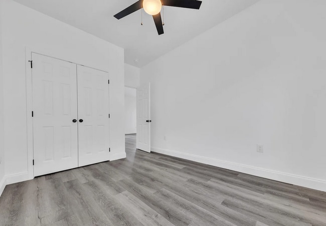 Building Photo - OPEN CONCEPT LIVING!!