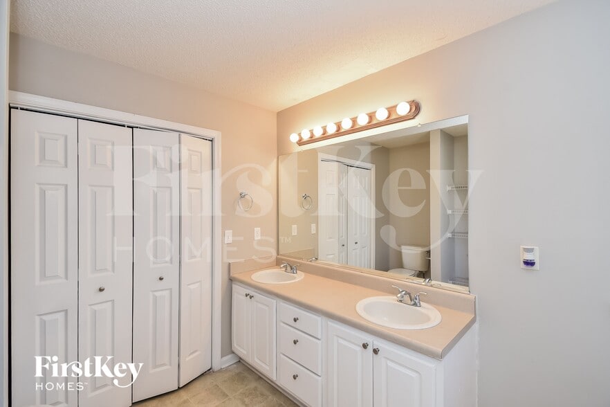 Building Photo - 622 Skyline Dr