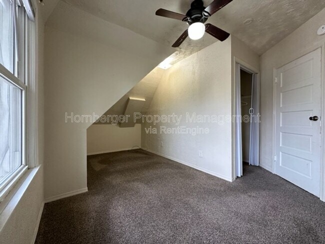Building Photo - 904 W Spofford Ave