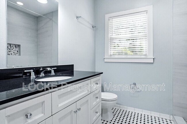 Building Photo - 3304 Cockrell Ave