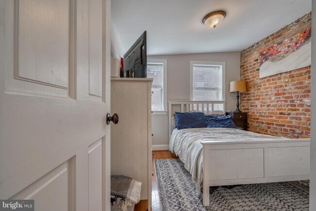 Building Photo - 1129 Battery Ave