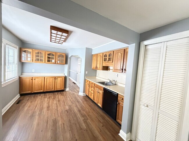 Building Photo - 206 Kenoak Dr