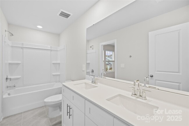 Building Photo - 1726 Braemar Vlg Dr