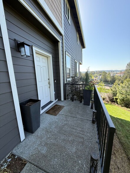 Building Photo - Hilltop Luxury Townhome with Stunning Valley Sunset Views