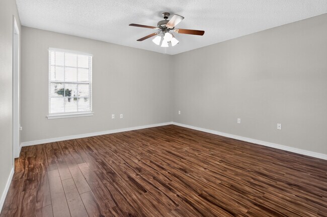 Building Photo - 3151 Forrest Ave