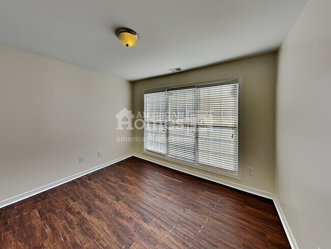 Building Photo - 3204 Chippewa Run NW