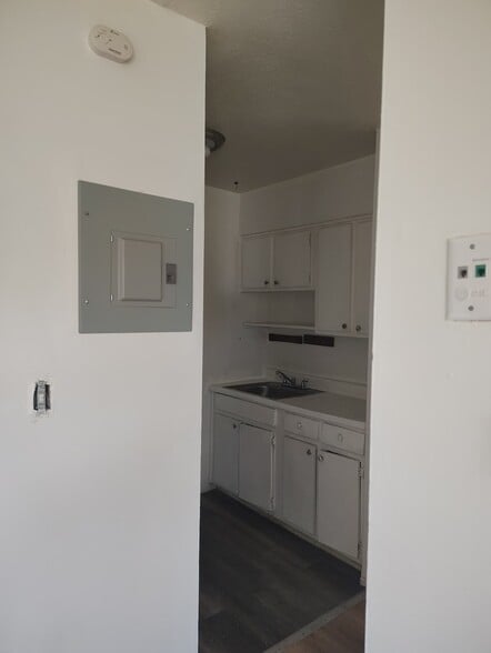 Building Photo - 3265 W 143rd St