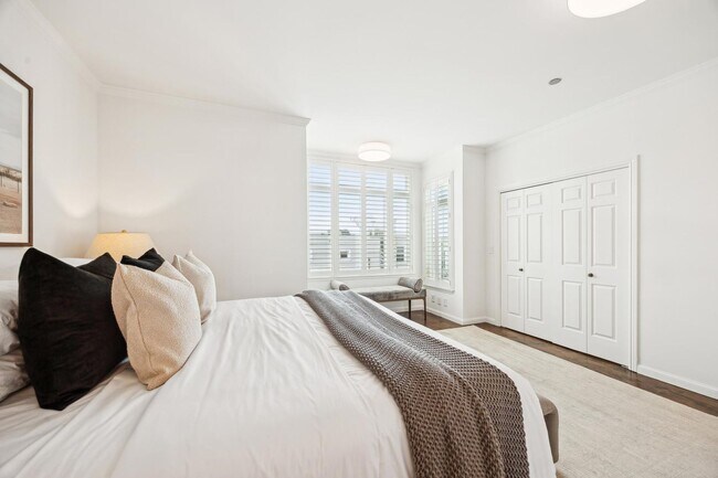 Building Photo - NOB HILL TOWNHOME FOR RENT - $13,000/mo