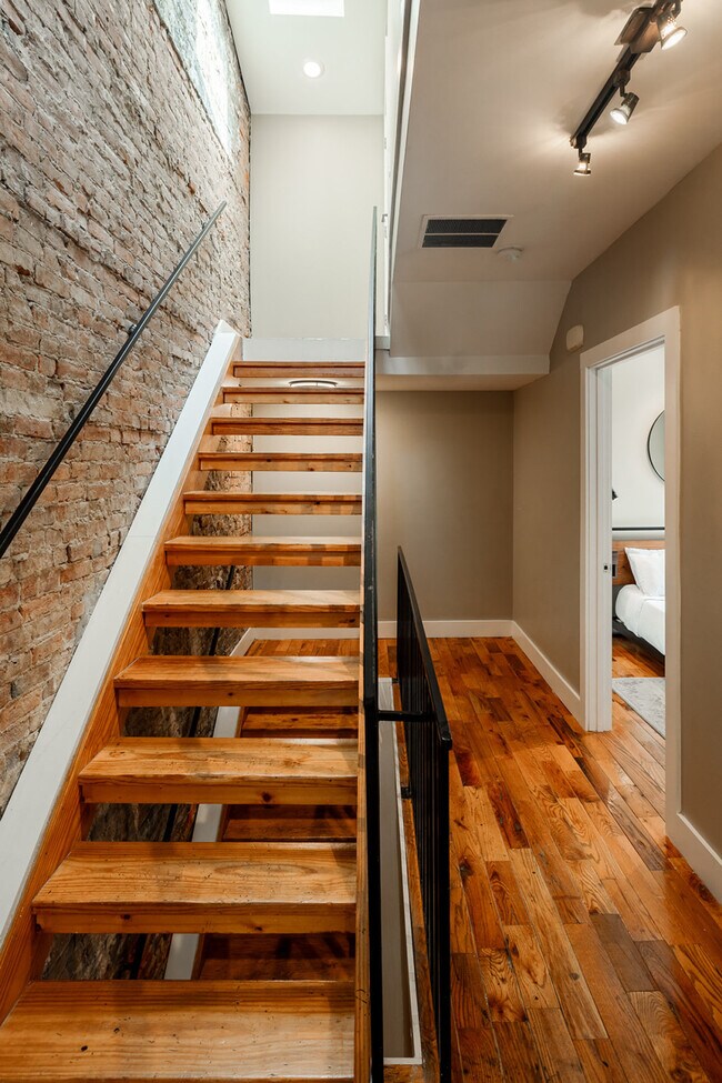 Building Photo - 1304 Broadway-ID1056031P