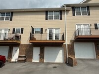 Building Photo - 704 Grays Pointe Ct