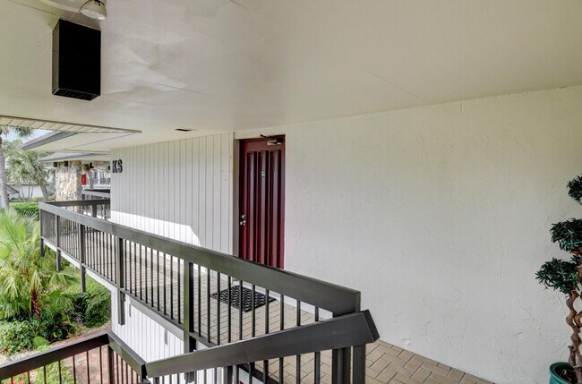 Building Photo - 620 Greensward Ln