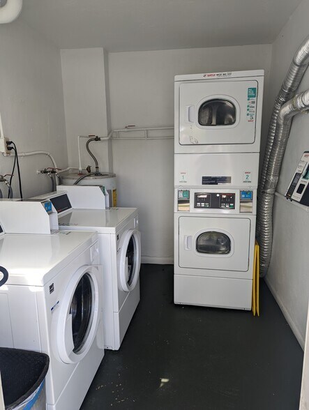 Laundry Room - 1001 SE 16th St