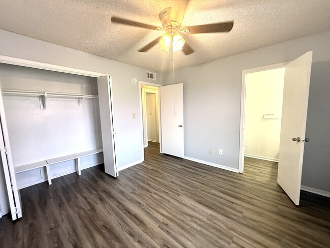 Building Photo - 2206 Shenandoah Dr