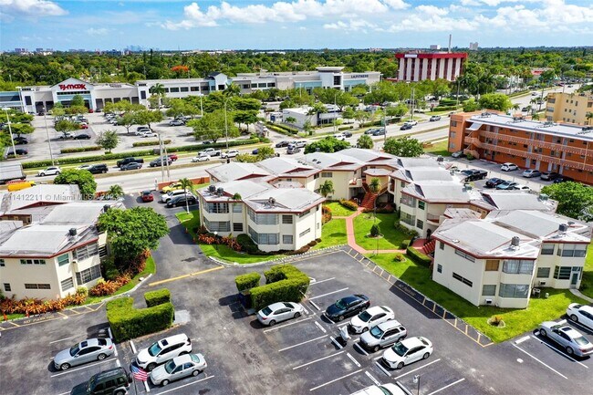 Building Photo - 1611 NE Miami Gardens Dr
