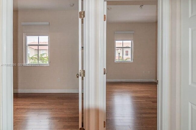 Building Photo - 1024 NE 207th Terrace