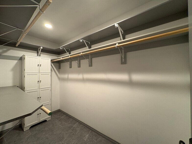 Building Photo - 1714 N Lincoln St