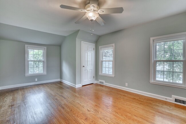 Building Photo - 645 Hi View Ct