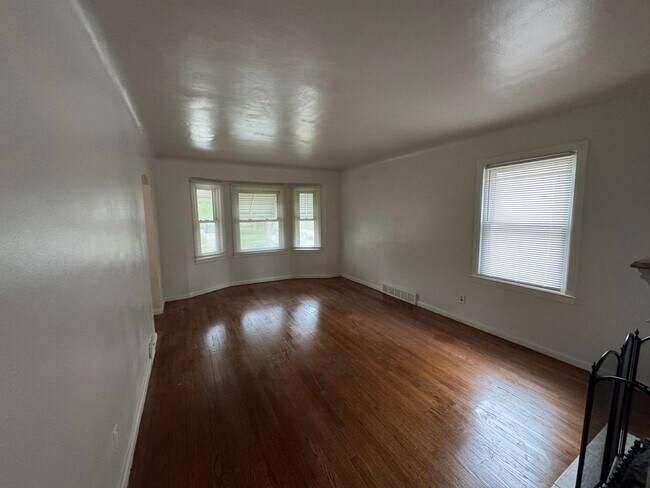 Building Photo - Charming 3BR House in Detroit