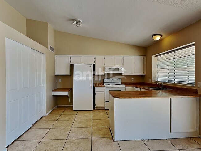 Building Photo - 9509 W Echo Ln