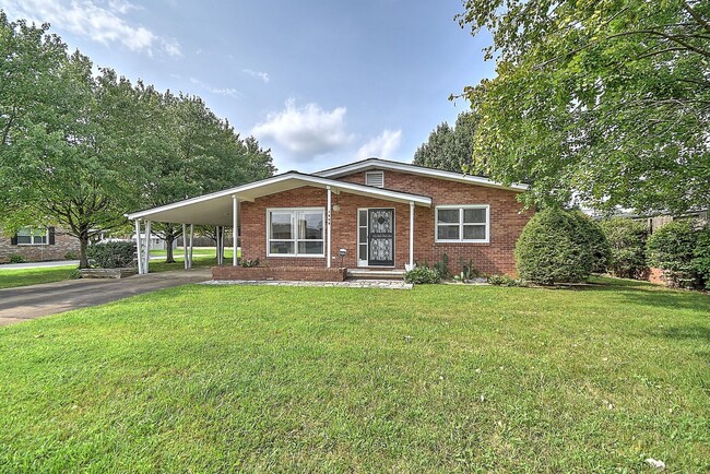 Building Photo - 1808 Sherwood Pl