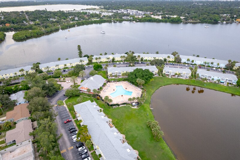 Building Photo - 204 Pompano Dr SE