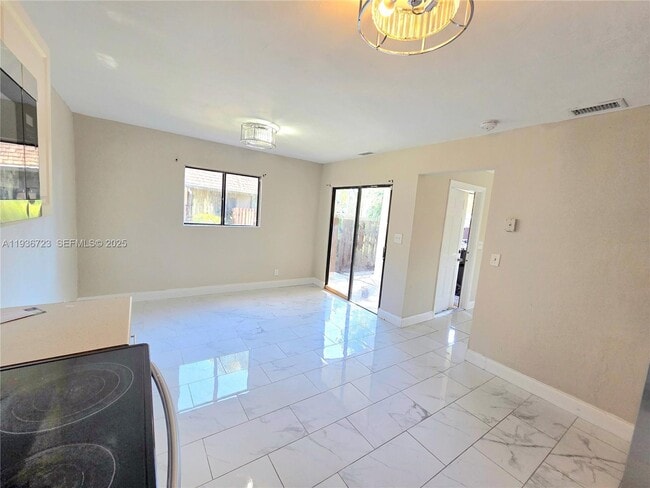 Building Photo - 121 San Remo Blvd