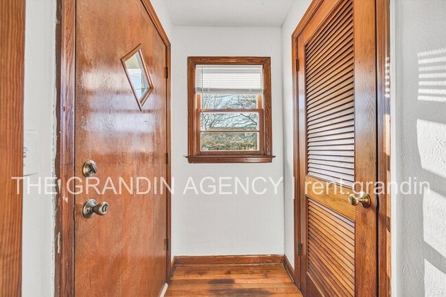 Building Photo - 3203 Roundhill Ave NW